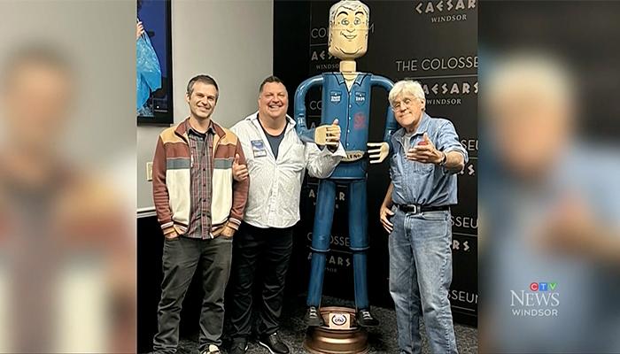Peter Solly, and Glenn Hawks meet Jay Leno to present him with his sculpture