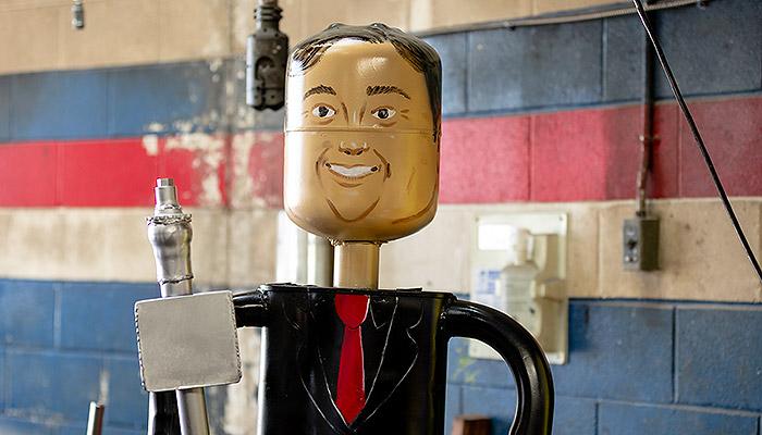 Windsor, Ont. Peter Solly creates sculpture of CTV’s Bob Bellacicco